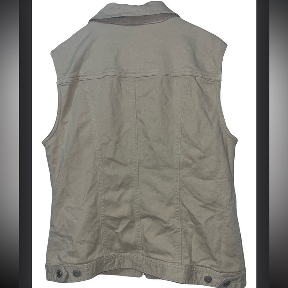Utility Vest - Picture 7 of 9